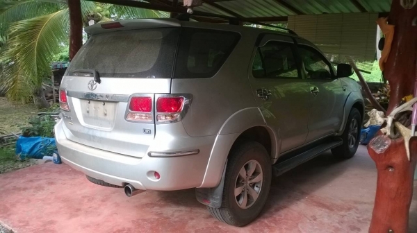 ขาย TOYOTA Fortuner 4X4 ปี 2006/2549 สภาพสวยเดิมไม่เคยทำสี ภายในสวย ทะเบียนพร้อมโอนครับ ราคาต่อรองได้