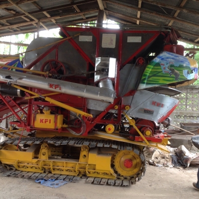 รถเกี่ยวข้าว เจ้าช้าง ไวไฟ ปี 50