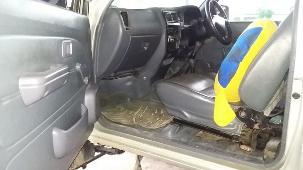 ขายด่วนครับ Toyota Tiger ไทเกอร์ ปี่ 2004 เครื่อง 2KD คานแข็ง 4WD พร้อมทะเบียนถูกต้อง