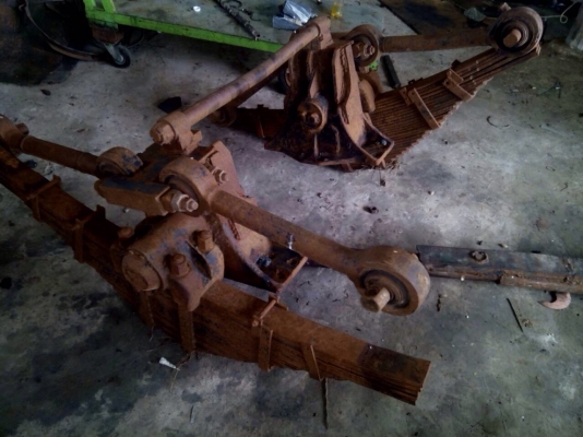 ชุดแหนบเพลาโบกี้ ลูกหมากใหญ่แล้ว ชุดแหนบเพลาโบกี้ ลูกหมากใหญ่แล้ว