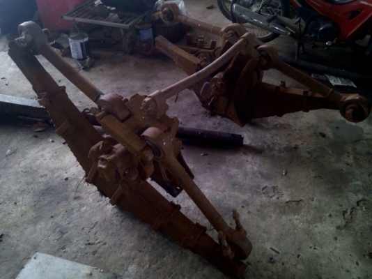 ชุดแหนบเพลาโบกี้ ลูกหมากใหญ่แล้ว ชุดแหนบเพลาโบกี้ ลูกหมากใหญ่แล้ว