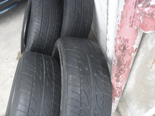 ยาง DUNLOP 205/45R17ปี11 สวยๆ 4 เส้น ราคา 2500 บาท