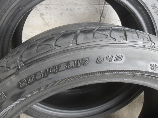 ยาง DUNLOP 205/45R17ปี11 สวยๆ 4 เส้น ราคา 2500 บาท