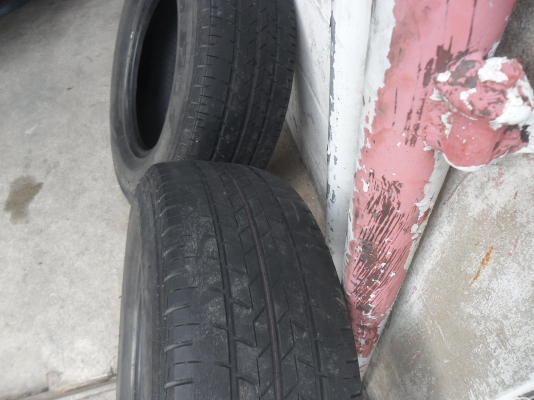 ยาง BRIDGESTONE 205/75R14 ปี08 สวยๆ 1 คู่ ราคา 1300 บาท