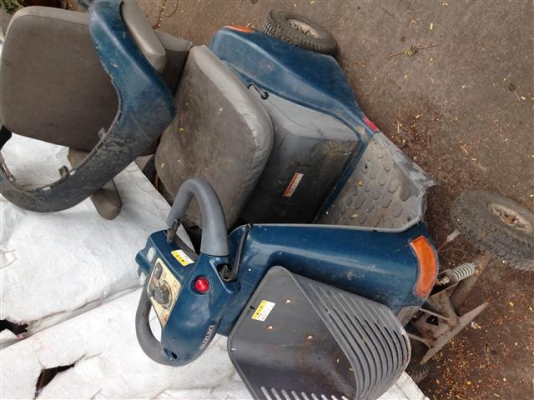 ขายรถไฟฟ้า 4ล้อ จอดทิ้ง ขายถูกๆๆ3500 มากยกไปเลย