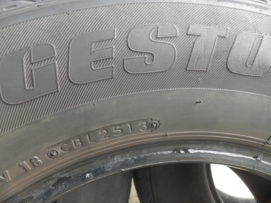 ยาง BRIDGESTONE 215/70R15ปี13 มี 3 เส้น ราคา 2500 บาท ยาง BRIDGESTONE 215/70R15ปี13 มี 3 เส้น ราคา 2500 บาท