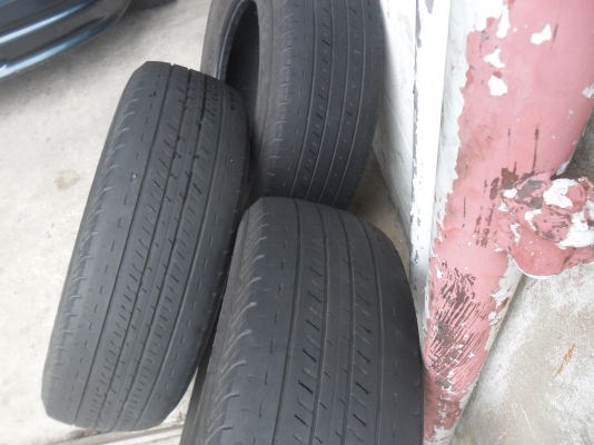 ยาง BRIDGESTONE 215/70R15ปี13 มี 3 เส้น ราคา 2500 บาท ยาง BRIDGESTONE 215/70R15ปี13 มี 3 เส้น ราคา 2500 บาท