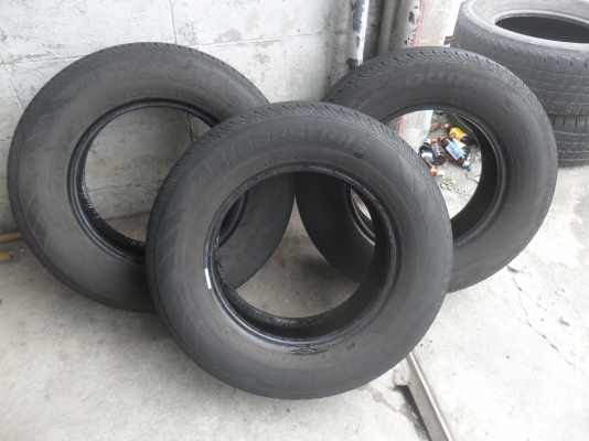 ยาง BRIDGESTONE 215/70R15ปี13 มี 3 เส้น ราคา 2500 บาท