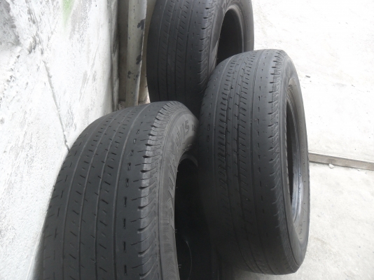 ยาง BRIDGESTONE 215/70R15ปี13 มี 3 เส้น ราคา 2500 บาท ยาง BRIDGESTONE 215/70R15ปี13 มี 3 เส้น ราคา 2500 บาท