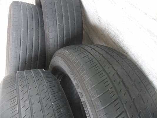 ยาง BRIDGESTONE 235/60R18 สวยๆ 4 เส้น ราคา 3500 บาท ยาง BRIDGESTONE 235/60R18 สวยๆ 4 เส้น ราคา 3500 บาท