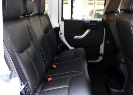 Jeep  Wrangler Overland 2.8 ( รุ่น top option ) ปี 2013 สีขาว