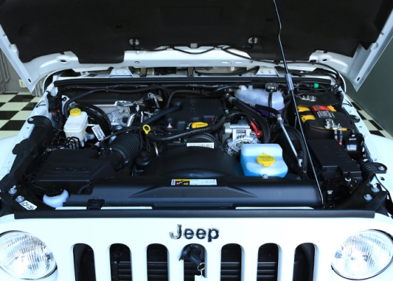 Jeep  Wrangler Overland 2.8 ( รุ่น top option ) ปี 2013 สีขาว