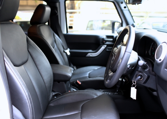 Jeep  Wrangler Overland 2.8 ( รุ่น top option ) ปี 2013 สีขาว