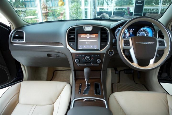 Chrysler 300C ปี 2014 สีดำ