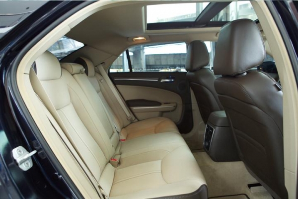 Chrysler 300C ปี 2014 สีดำ