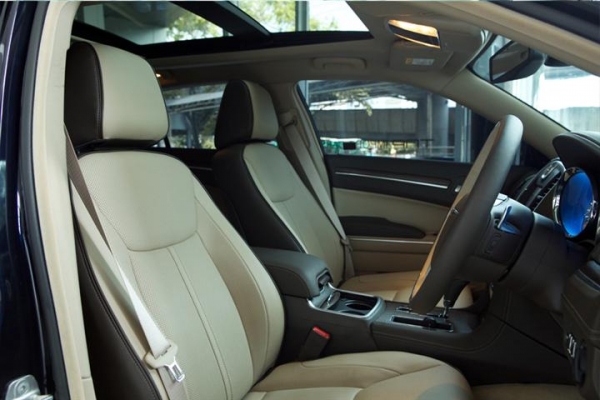 Chrysler 300C ปี 2014 สีดำ