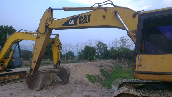 CATERPILLAR EL200B