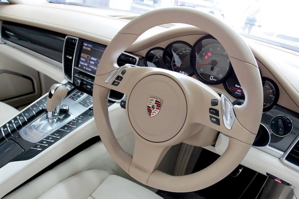 Porsche Panamera 4.8S ปี 2011