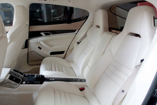 Porsche Panamera 4.8S ปี 2011