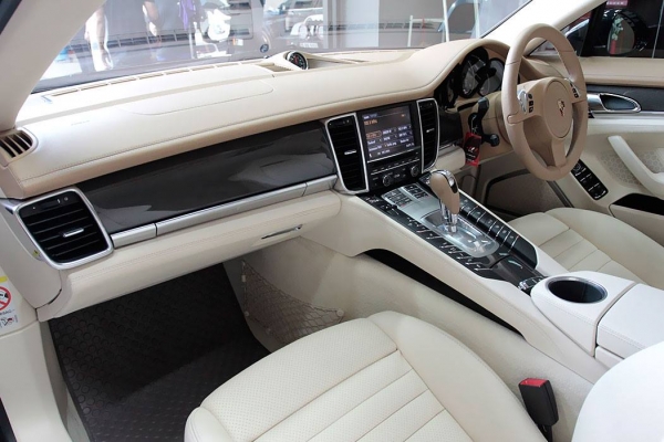 Porsche Panamera 4.8S ปี 2011
