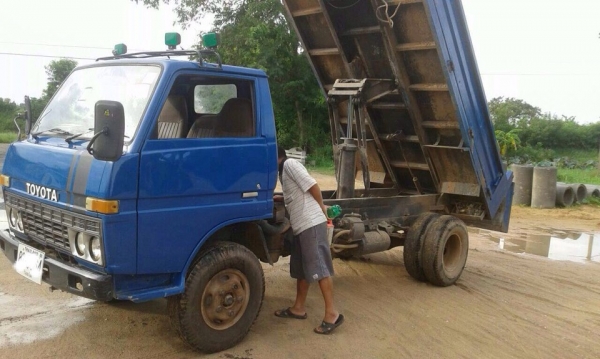 **259,000 บ.ต่อรอง/// 6ล้อดั้ม3คิว TOYOTA DYNA 85แรง **ขาย TOYOTA DYNA 85แรง 6ล้อดั้มดิน3คิว สวยๆ TOYOTA DYNA BU20 -85HP ปี48 เครื่องเดิม เกียร์เดิม เครื่องแน่น แห้ง แรงดี ครับ เกียร์ยาว เข้าง่าย ไม่หลุดครับ ช่วงล่างเดิมๆ 5น็อต หน้า-หลัง คัสซีดี สวย ไม่ปะ