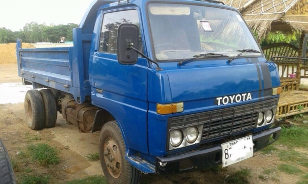 **259,000 บ.ต่อรอง/// 6ล้อดั้ม3คิว TOYOTA DYNA 85แรง **ขาย TOYOTA DYNA 85แรง 6ล้อดั้มดิน3คิว สวยๆ TOYOTA DYNA BU20 -85HP ปี48 เครื่องเดิม เกียร์เดิม เครื่องแน่น แห้ง แรงดี ครับ เกียร์ยาว เข้าง่าย ไม่หลุดครับ ช่วงล่างเดิมๆ 5น็อต หน้า-หลัง คัสซีดี สวย ไม่ปะ