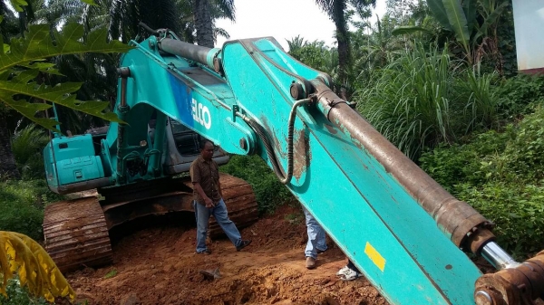 ขายรถแบคโฮ KOBELCO SK200-6 YN10-39771 เอกสารใบแจ้งจำหน่าย ราคา 1300000