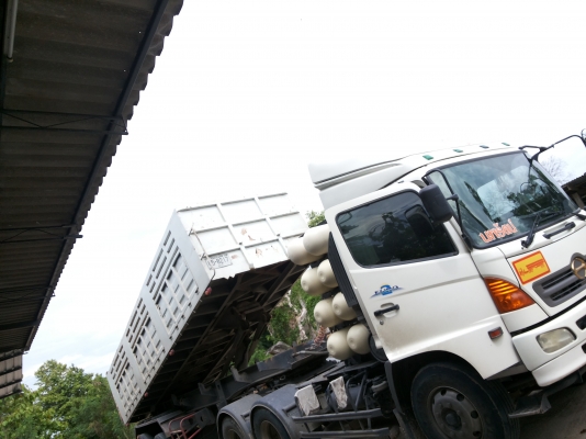 ขาย ดาวน์ หัวลากพร้อมหาง