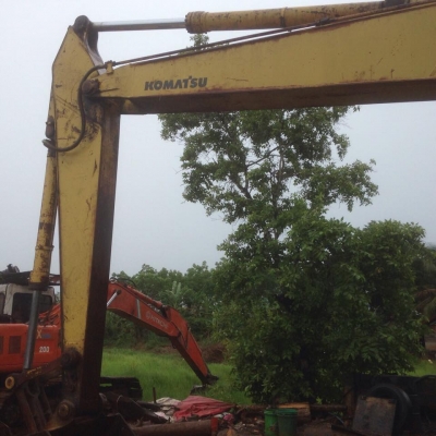 รถขุด PC200-6 เล่มทะเบียนพร้อม เอวใหม่ โซ่ใหม่ แอร์ใหม่ ไฟฟ้าครบ สีเดิมๆ รถสวย