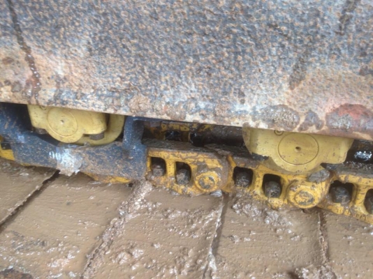 รถขุด PC200-6 เล่มทะเบียนพร้อม เอวใหม่ โซ่ใหม่ แอร์ใหม่ ไฟฟ้าครบ สีเดิมๆ รถสวย