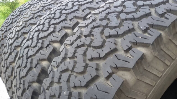 ยาง bf all 285/75/16 ดอกเต็มครับ