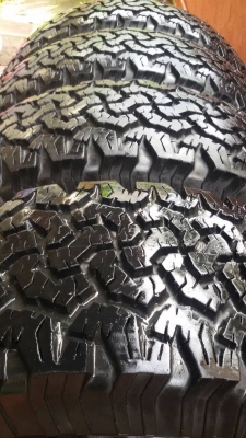 ยาง bf all 285/75/16 ดอกเต็มครับ