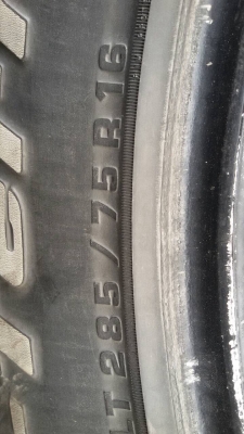 ยาง bf all 285/75/16 ดอกเต็มครับ