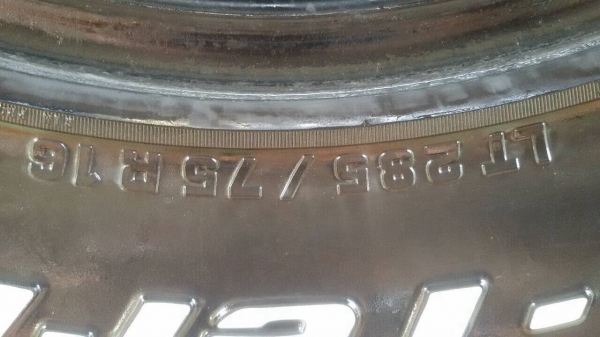 ยาง bf all 285/75/16 ดอกเต็มครับ