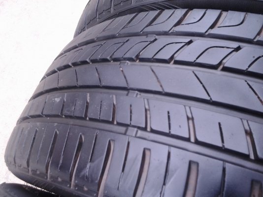 ยาง 215/45/17 ดอกตรูมๆ ปี14 ใช้ยาวๆ