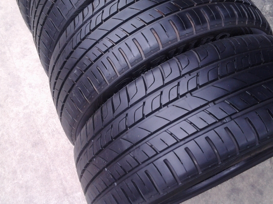 ยาง 215/45/17 ดอกตรูมๆ ปี14 ใช้ยาวๆ