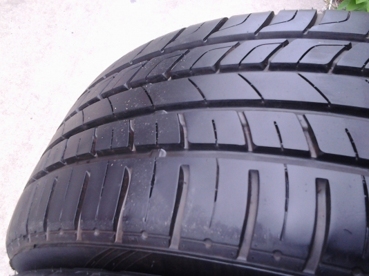 ยาง 215/45/17 ดอกตรูมๆ ปี14 ใช้ยาวๆ
