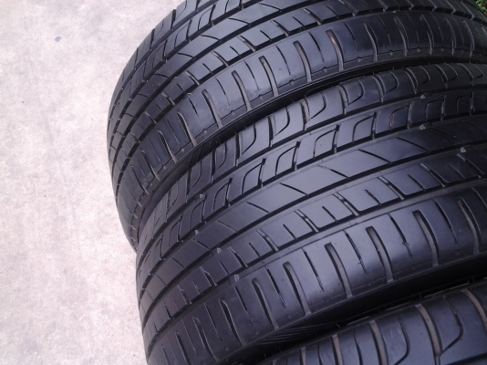 ยาง 215/45/17 ดอกตรูมๆ ปี14 ใช้ยาวๆ