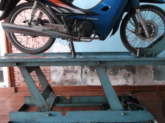 ลิฟยกรถมอเตอร์ไซใช้งานได้ปกติ 6000