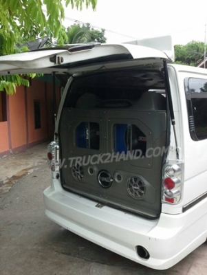 รถตู้ ยี่ห้อ TOYOTA สามารถติดต่อคุณนิดหรือคุณวิเชียร เบอร์ 080-583-5208