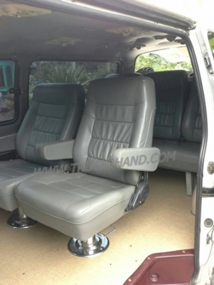 รถตู้ ยี่ห้อ TOYOTA สามารถติดต่อคุณนิดหรือคุณวิเชียร เบอร์ 080-583-5208