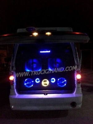 รถตู้ ยี่ห้อ TOYOTA สามารถติดต่อคุณนิดหรือคุณวิเชียร เบอร์ 080-583-5208