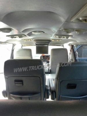 รถตู้ ยี่ห้อ TOYOTA สามารถติดต่อคุณนิดหรือคุณวิเชียร เบอร์ 080-583-5208