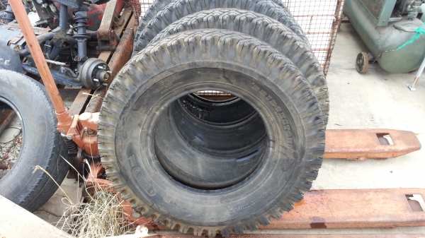 ขายยาง  BRIDGESTONE 7.00-15 Made in Japan สภาพสวย เก่าญี่ปุ่น ไม่เคยปั่นในไทย แถบสีชัดเจน 8,000 บ.