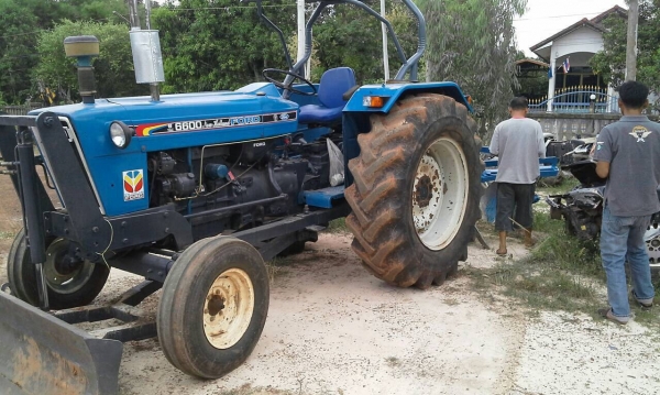 ขายครับรถไถ6600เครื่องt3ทำใหม่ทั้งคันราคเบาๆๆราค350000เอาทะเบียนเพิ่มอีก20000