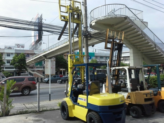 KOMATSU FD30-11ขนาด3ตัน เสาสูง4เกียร์ธรรมดา เครื่องยนต์ดีเซล4D95 งาฮิ้งฟอล์คกระดกได้ รถญี่ปุ่นแท้ ราคาต่อรองได้0816161541