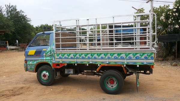 รถบรรทุกหกล้อช่วงสันเครื่อง90Hpดีมากคัชซีสวยสภาพใช้งานได้ดีส่งฟรีครับ