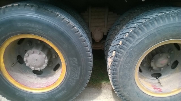 ขายรถล่อง 10 ล้อ เพลาเดียว ROCKY FVM32MR เครื่อง 6HE1 195 แรงม้า คัสซีสวยตลอดเส้น เบรคทิฟฟี่ พาวเวอร์ แอร์เย็น ทะเบียนพร้อมโอนครับ