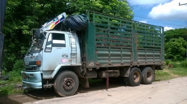 ขายรถล่อง 10 ล้อ เพลาเดียว ROCKY FVM32MR เครื่อง 6HE1 195 แรงม้า คัสซีสวยตลอดเส้น เบรคทิฟฟี่ พาวเวอร์ แอร์เย็น ทะเบียนพร้อมโอนครับ