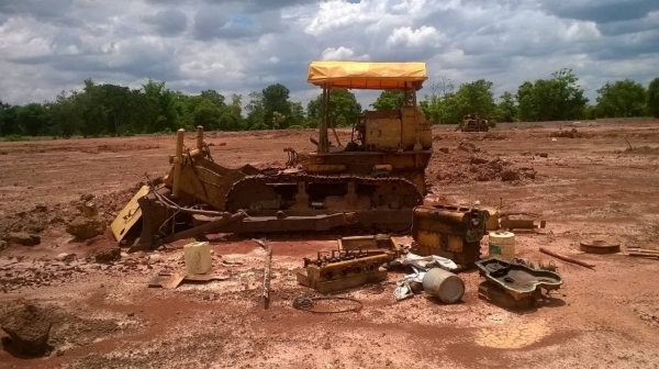 ขายถูก แทรคเตอร์ KOMATSU D5 สภาพต้องซ่อมเครื่อง หรือยกเครื่องใส่ใหม่ก็ใช้งานได้แล้ว ราคาต่อรองได้ครับ ขายถูก แทรคเตอร์ KOMATSU D5 สภาพต้องซ่อมเครื่อง หรือยกเครื่องใส่ใหม่ก็ใช้งานได้แล้ว ราคาต่อรองได้ครับ